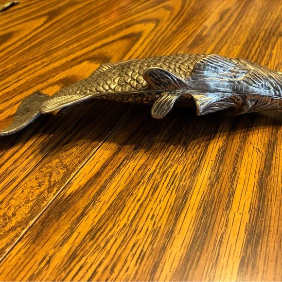 Vintage Silver-Plated Carp Regal Fish Design Menu Card Stand & Letter Organizer - Picture 5 of 7